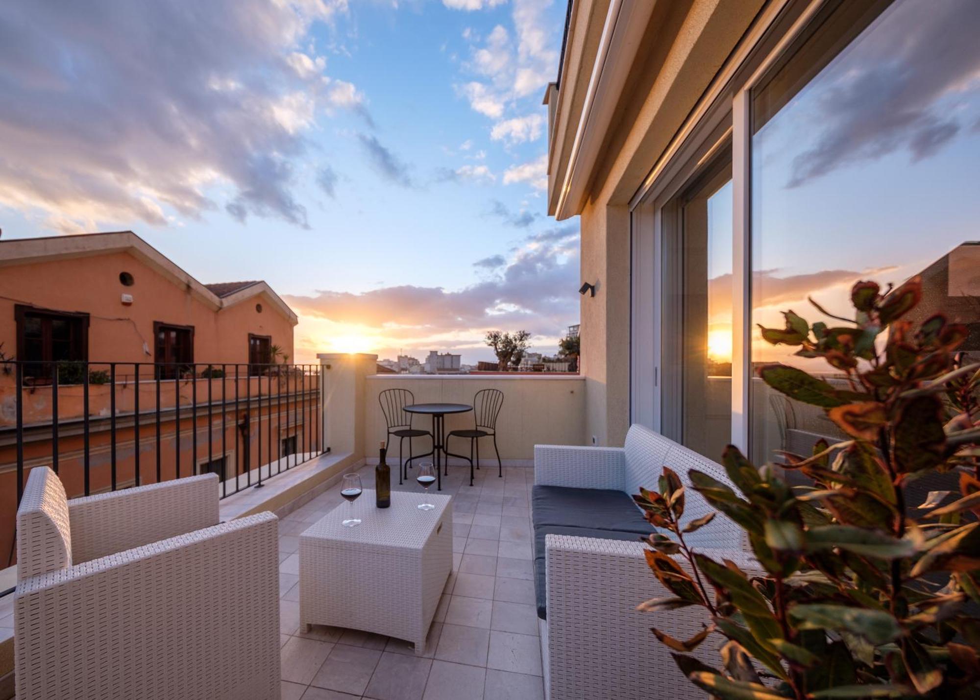 Luxury Suite La Terrazza In Pieno Centro In كالياري المظهر الخارجي الصورة